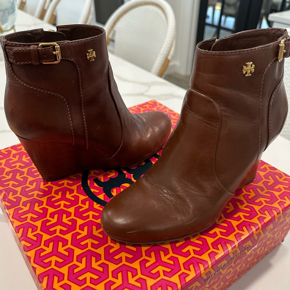 Tory Burch Milan Almond Color Leather Wedge Booties Size 6.5